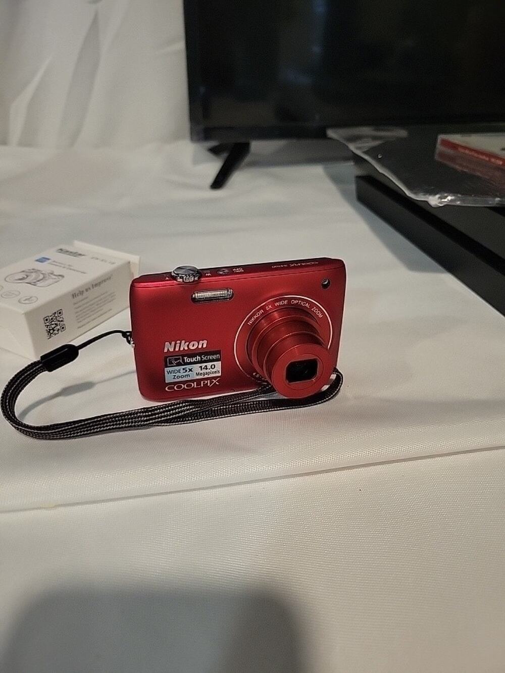 Nikon COOLPIX S4100 14MP Red Digital Camera 5x Zoom Touchscreen 32GB Tested